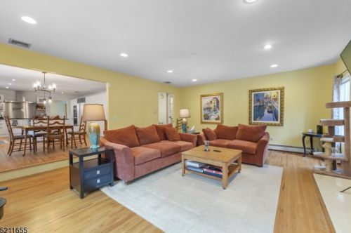 79 Pinewood Dr, Skyline Lakes NJ  07456-1122 exterior