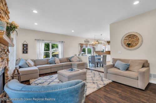 1 Highland Dr, Jackson Twp NJ 08527-1213 exterior