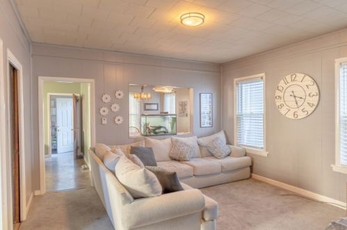 195 Barnaby St, Fall River MA 02720-3507 exterior