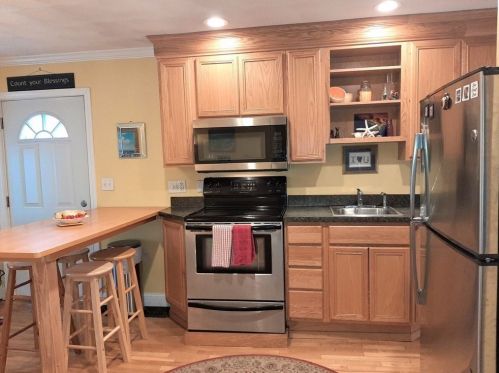 69 Hale St, Beverly, MA 01915-4644