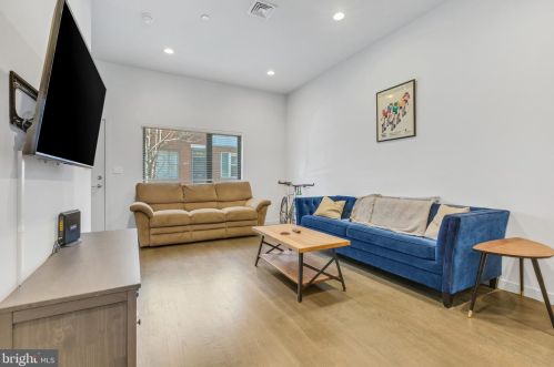 1805 Bancroft St, Philadelphia, PA 19145-2206