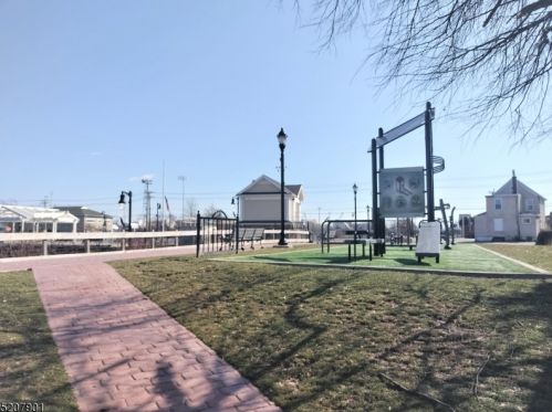 172 Emerson St, Carteret NJ 07008-2923 exterior