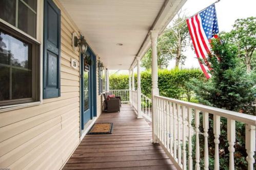 19 Sunset Rd, Skyline Lakes, NJ 07456-2126