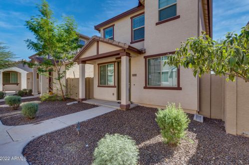 2339 73rd Dr, Phoenix, AZ 85035-3268