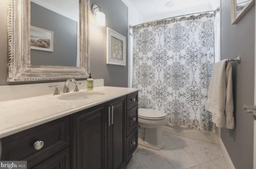 33 Winthrop Rd, Trenton NJ 08648-1557 exterior