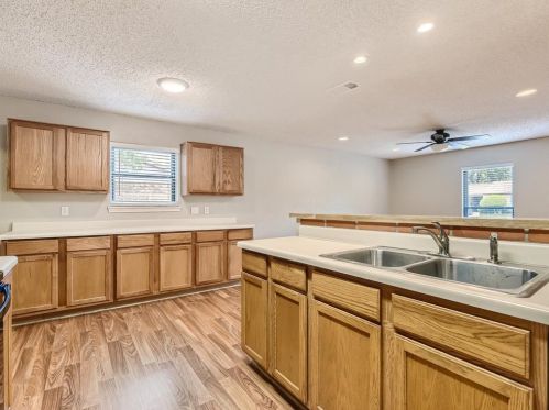 7032 Greenview Cir, Fort Worth TX 76120-1343 exterior