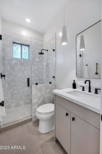 2053 37 Pl, Phoenix AZ 85050-8309 exterior