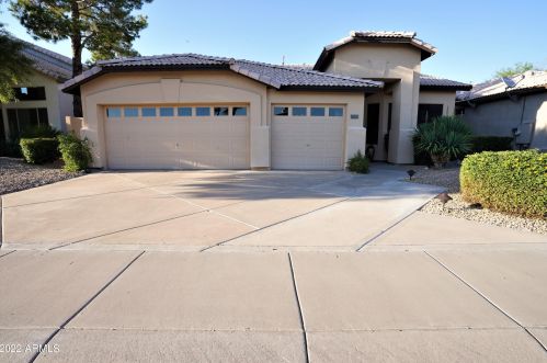 318 Campo Bello Dr, Phoenix, AZ 85022-2358