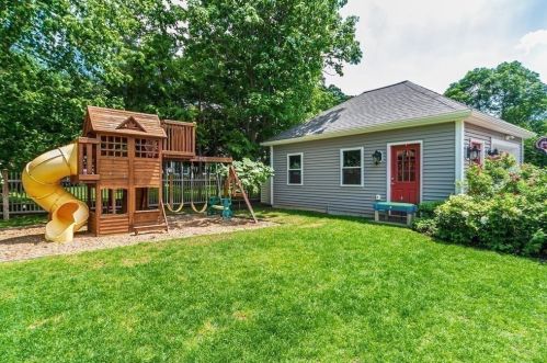 1058 Highland Ave, Needham MA 02494-1128 exterior