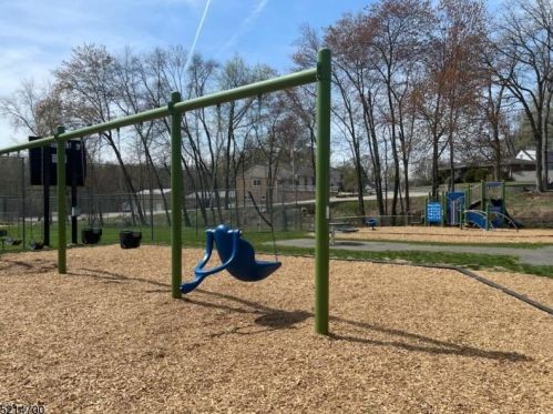 46 Edgewood Rd, Skyline Lakes NJ 07456-1911 exterior