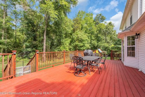 8 Bailey Ct, Jackson Twp NJ  08527-4459 exterior