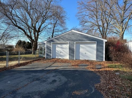 1307 Washington St, Braintree MA 02184-8623 exterior