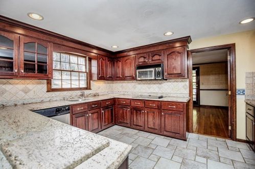 97 Hl St, Topsfield MA 01983-2410 exterior