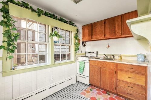 32 Main St, Rockport MA 01966-1512 exterior