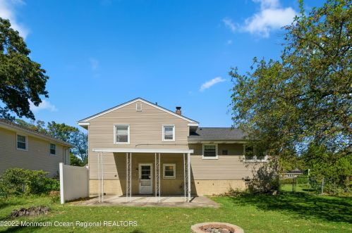 41 Holly Dr, West Deptford NJ 08096-3317 exterior