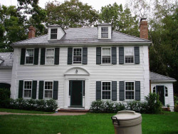 15 Graydale Cir, Newton, MA 02466-2307