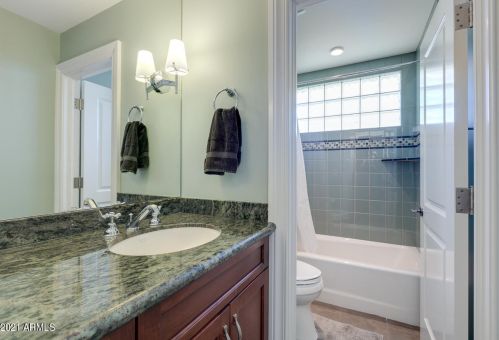 5621 Calle Camelia, Phoenix AZ 85018-4617 exterior