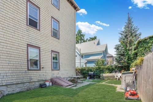 214 Cambridge St, Fall River MA 02721-2665 exterior