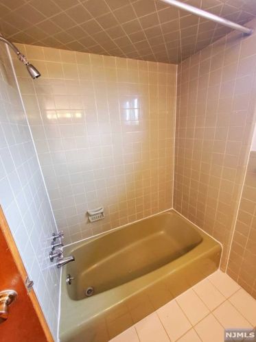 20 Midland Ave, Kearny NJ 07032-2783 exterior