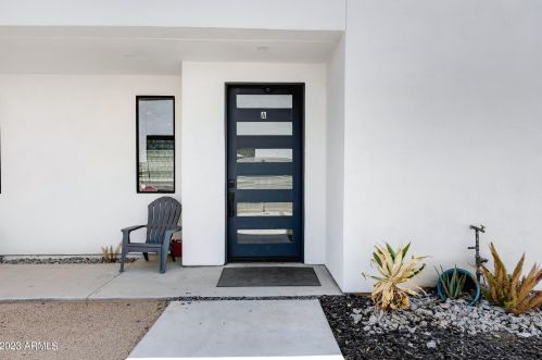 1121 11th St, Phoenix AZ 85006-2744 exterior