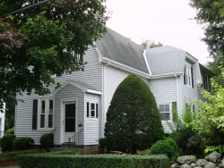 13 Crescent St, Newton, MA 02465-2007