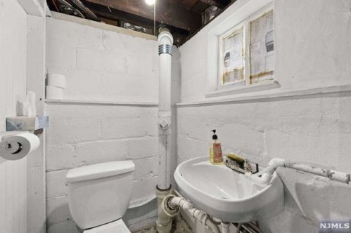 33 Hamilton Ave, Kearny NJ  07032-1804 exterior