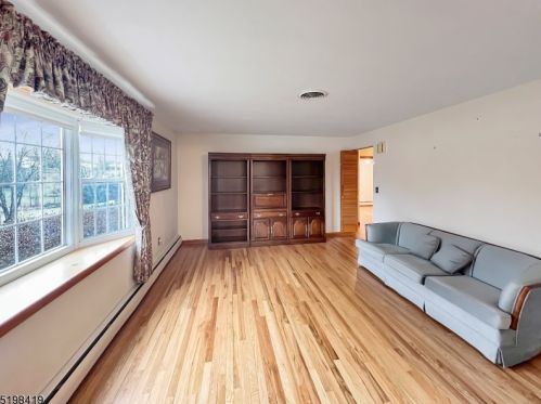 10 Kinney Rd, Milford, NJ 08848-1833