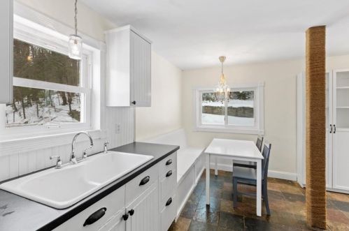 38 Glendale St, Worcester MA 01602-2813 exterior