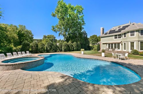 21 Vista Dr, Little Silver NJ  07739-1611 exterior