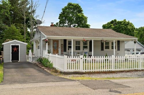 239 Central St, Weymouth, MA 02190-2857