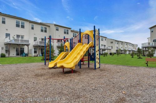 16 Kyle Dr, Tinton Falls NJ 07712-7536 exterior