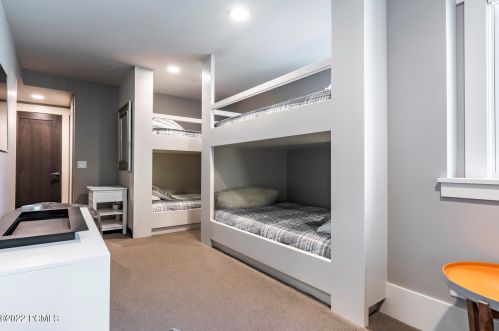 1024 Norfolk Ave, Park City UT 84060-5444 exterior