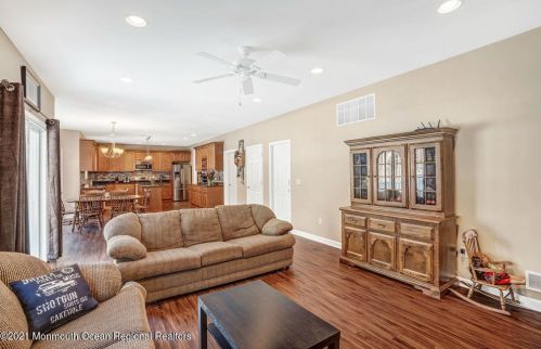 438 Freehold Rd, Jackson Twp NJ 08527-4631 exterior