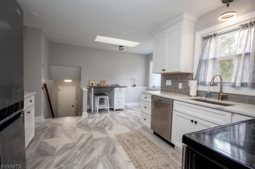 1 Mountain View Dr, Wantage NJ  07461-3032 exterior