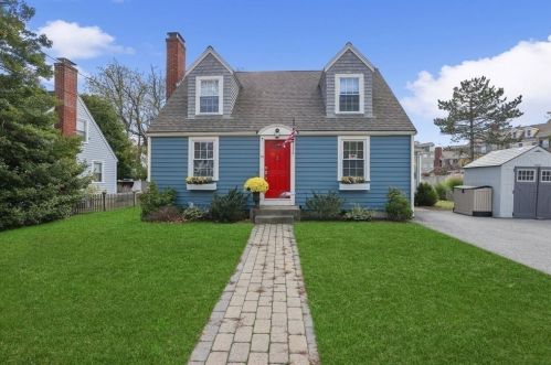 24 Bradley Woods Dr, Hingham, MA 02043-1731