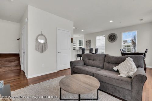 16 Kyle Dr, Tinton Falls NJ 07712-7536 exterior