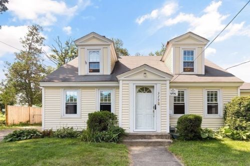 379 Main St, Groveland MA 01834-1428 exterior