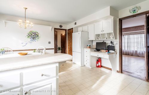 7 Pirates Cove Rd, Little Silver NJ 07739-1623 exterior