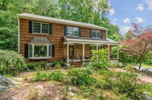 6 Cheshire Ln, Skyline Lakes, NJ 07456-2736