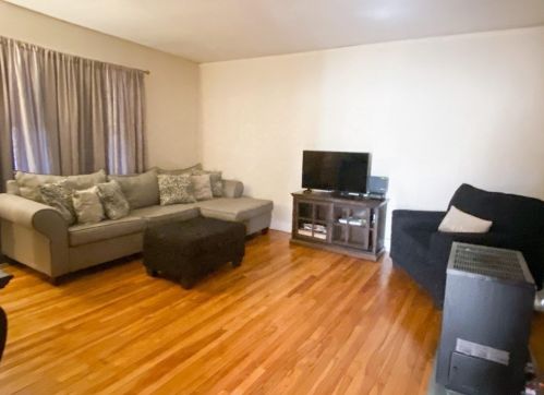 12 Seward St, Worcester, MA 01604-2855