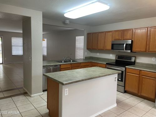 3142 Cavedale Dr, Phoenix AZ  85083-8636 exterior