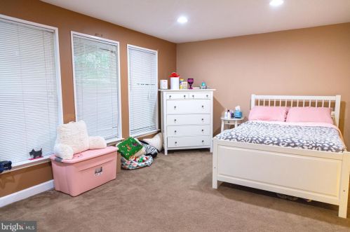 128 Mt Vernon Ct, West Deptford NJ 08096-6895 exterior