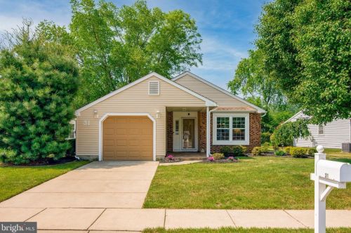 31 Blanchard Dr, West Deptford, NJ 08096-6728