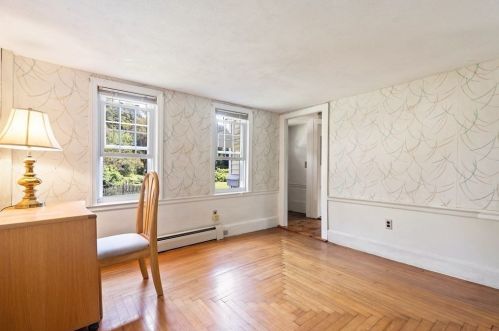 379 Main St, Groveland MA 01834-1428 exterior