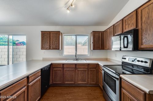 2021 Bluefield Ave, Phoenix AZ 85032-8817 exterior