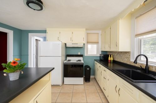 159 Warren Ave, Milton MA  02186-2009 exterior