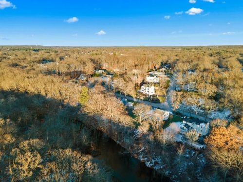 106 Gregory Dr, Seekonk MA  02771-4308 exterior