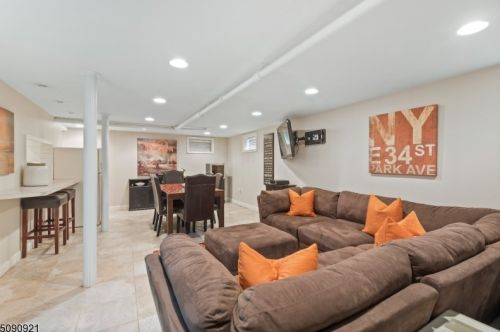 37 Dawson St, Belleville NJ 07109-1709 exterior