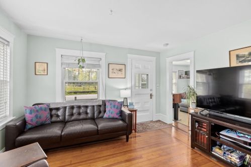 24 Main St, Berkley MA  02779-1399 exterior