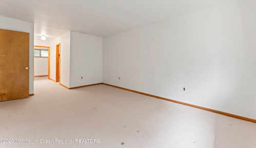 73 Wigwam Ln, Tinton Falls NJ 07724-3176 exterior